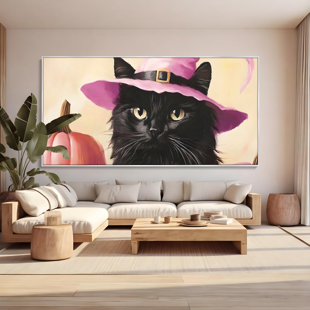 Tablou canvas cu tablou canvas cu pisica neagra si palarie, in rama de aluminiu argintiu, pe perete intr-un living